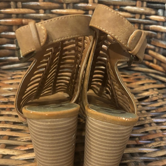 G by Guess Gladiator Sandals
Tan Woven Sandals with Block Heel
Size 7.5 - Picture 7 of 8
